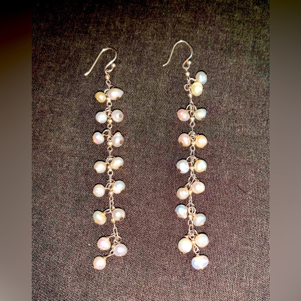 Pearly drop earrings